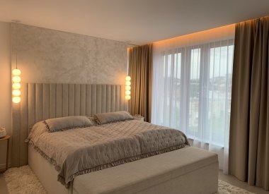 Jak vybrat osvětlení do ložnice: Inspirace z&nbsp;naší realizace