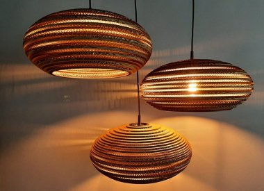 Designová svítidla z recyklovatelného kartonu